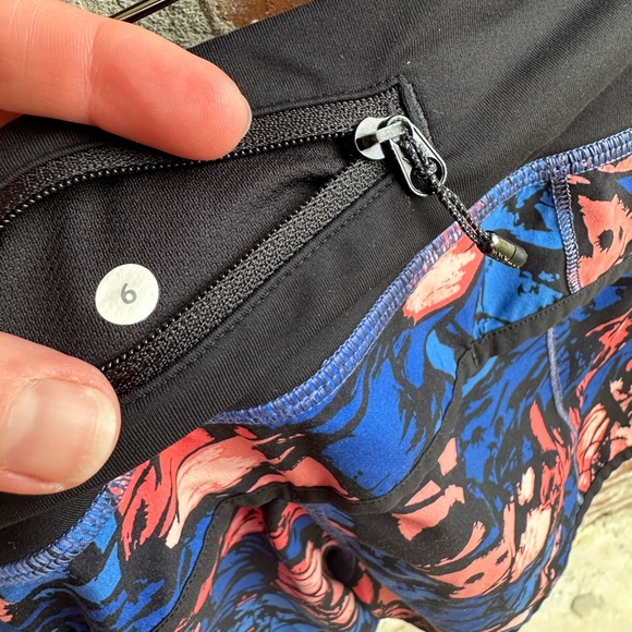 Lululemon Speed shorts size 6. EUC - Picture 2 of 8
